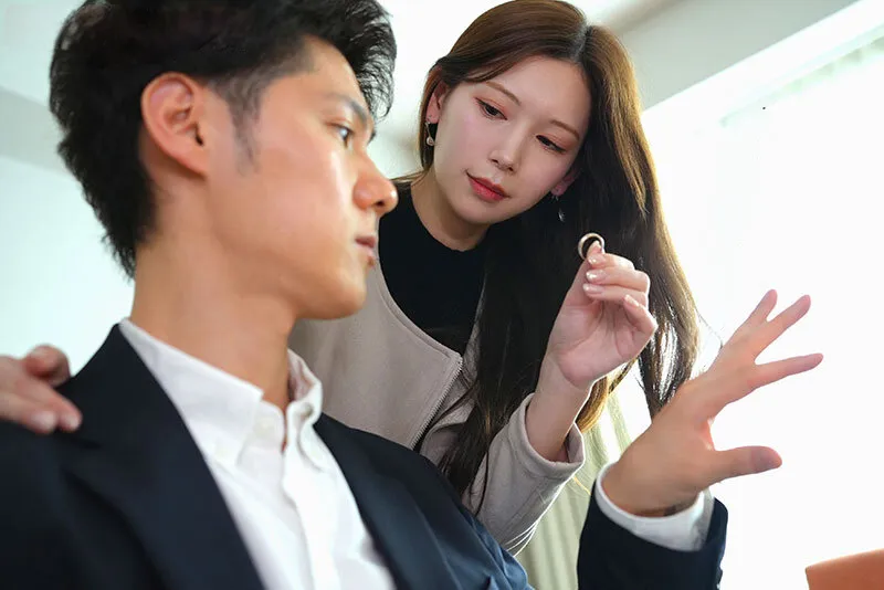 Vợ yêu đi đi chơi, ông chồng ở nhà bị nhỏ em người vợ gạ xxx không trượt phát nào